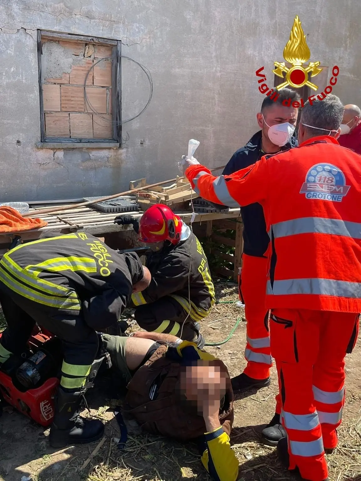 Incidenti lavoro: 39enne gamba in lame motozappa, liberato da Vvf. Foto e Video