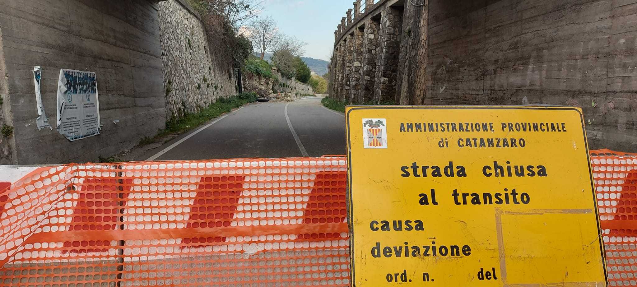 Marcellinara, crollo muro SP168/1. Sindaco Vittorio Scerbo: “la provincia destini 50mila euro" Foto