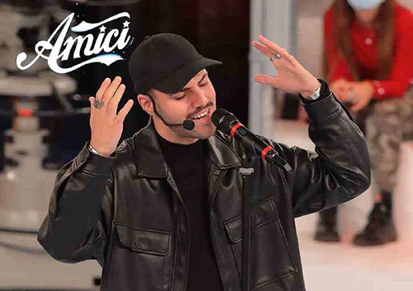 Il cantante calabrese Raffaele Renda ancora in gioco nel quinto serale di Amici
