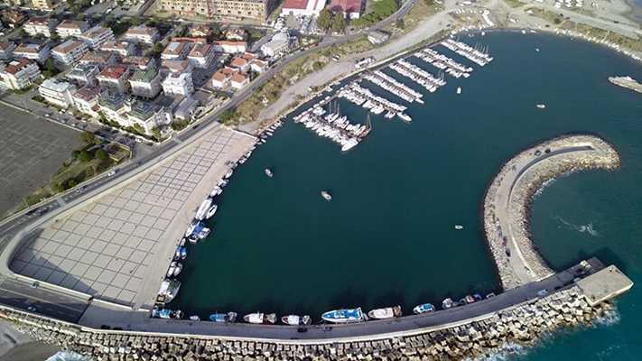 Presunte irregolarità in porto Catanzaro Lido, 3 indagati