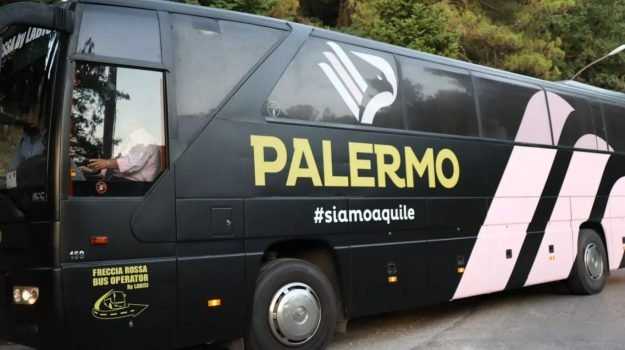Calcio: Palermo; pullman club preso a sassate a Messina