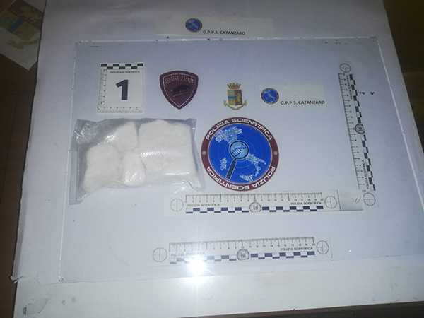 Catanzaro: la Polizia arresta un 34enne per detenzione di un grosso quantitativo di cocaina