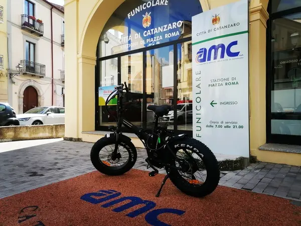 AMC i comportamenti da seguire alla guida : elle bici elettriche a pedalata assistita