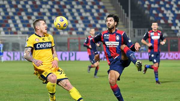Calcio: Parma-Crotone 3-4, verso la B a suon di gol