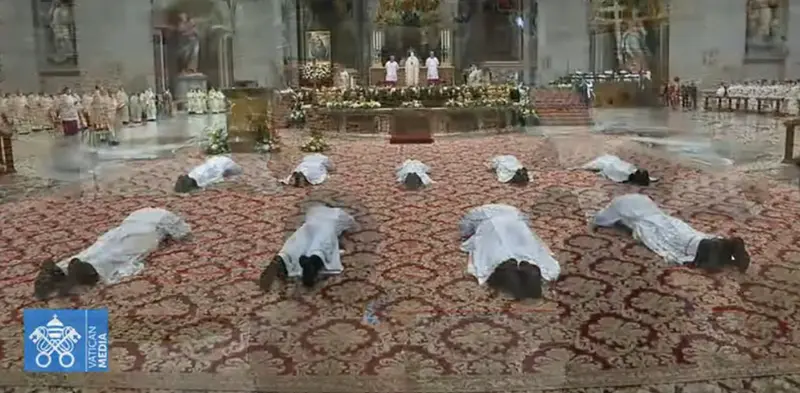 Papa Francesco: in San Pietro per messa con ordinazione di 9 sacerdoti. Video