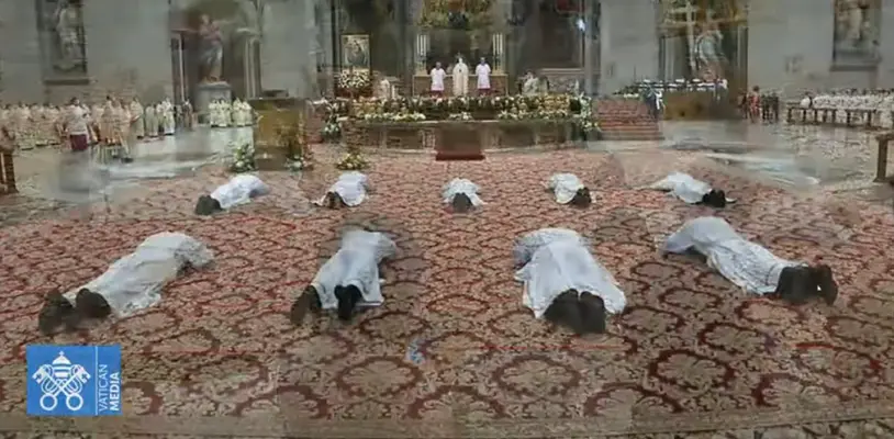 Papa Francesco: in San Pietro per messa con ordinazione di 9 sacerdoti. Video