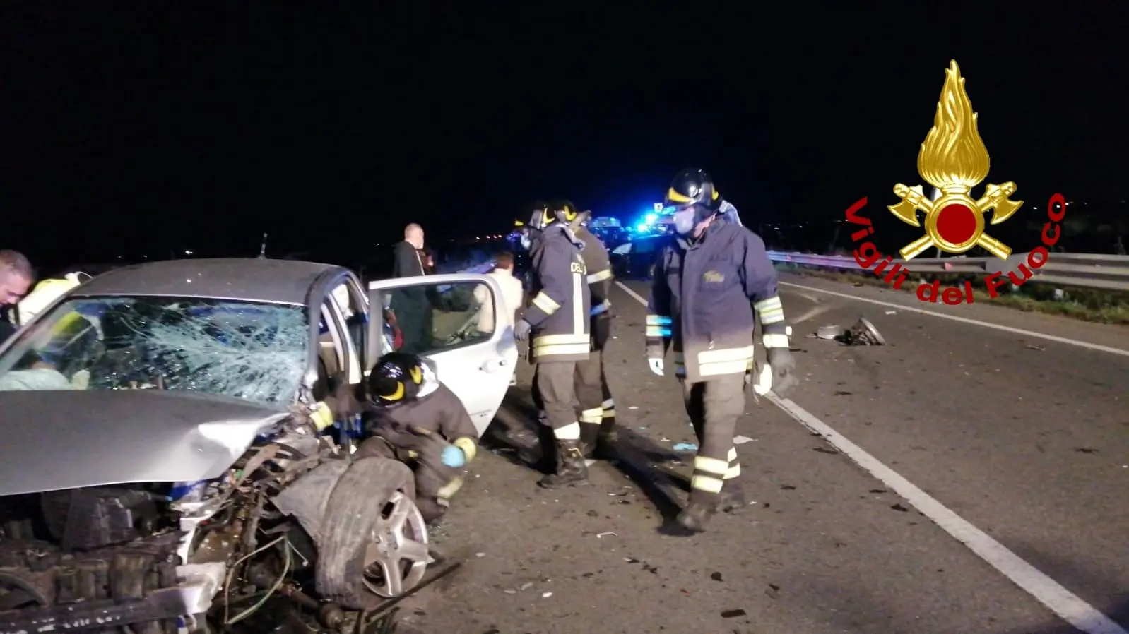 Incidenti Stradali. SS534 scontro tra 2 vetture i Vvf estraggono dalle lamiere 1 dei 3 feriti