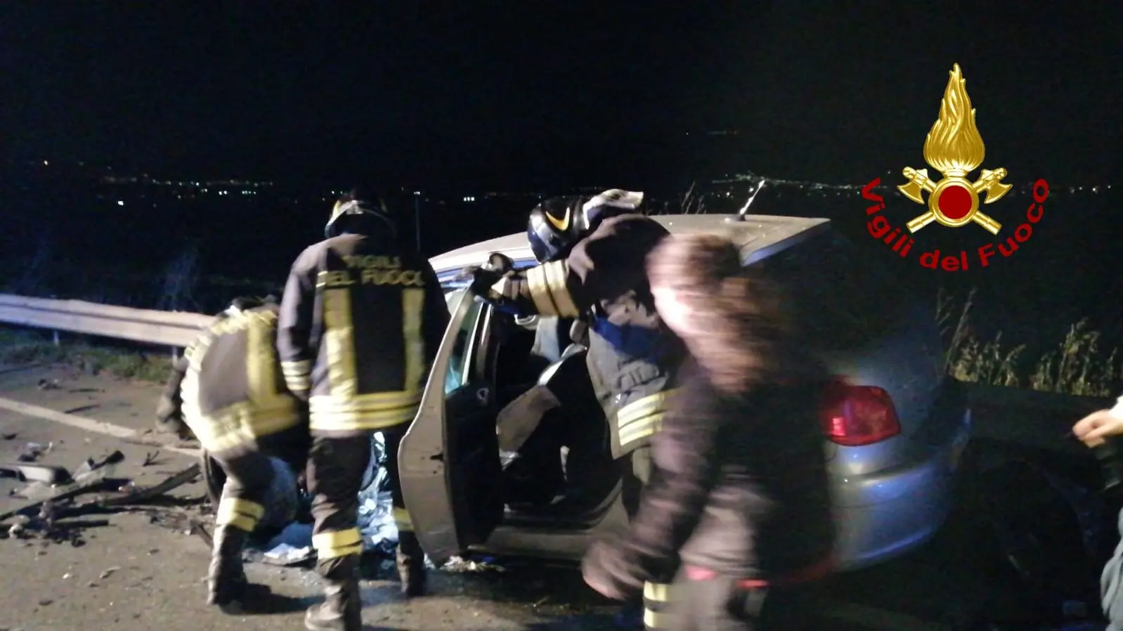 Incidenti Stradali. SS534 scontro tra 2 vetture i Vvf estraggono dalle lamiere 1 dei 3 feriti