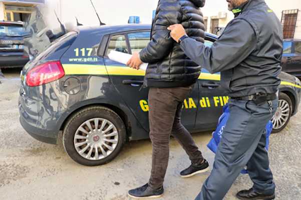 'Ndrangheta: tentata estorsione a ditta nel Reggino, arresti. Scoperta anche frode