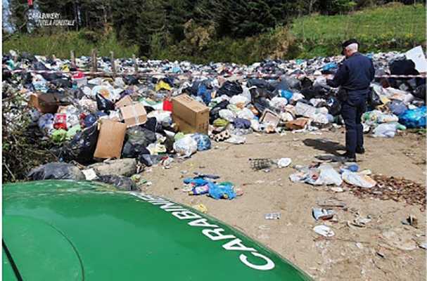 Rifiuti: Simbario, deposito di rifiuti. Denunciati il sindaco e il responsabile dell'ufficio tecnico