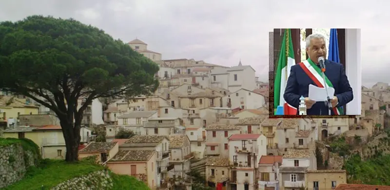 Sindaco Severino a Santa Caterina dello Ionio presentazione del cortometraggio “Le Rughe” I dettagli