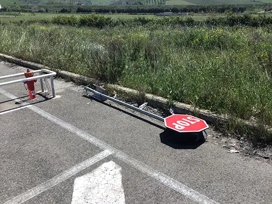 Cittadella regionale. Auto in sosta saccheggiate dai ladri, (foto e video)