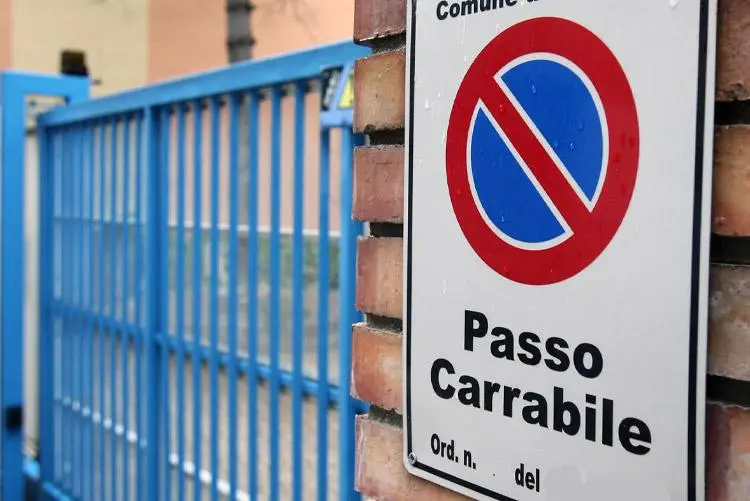 Passo carrabile vietato nonostante l’autorizzazione comunale