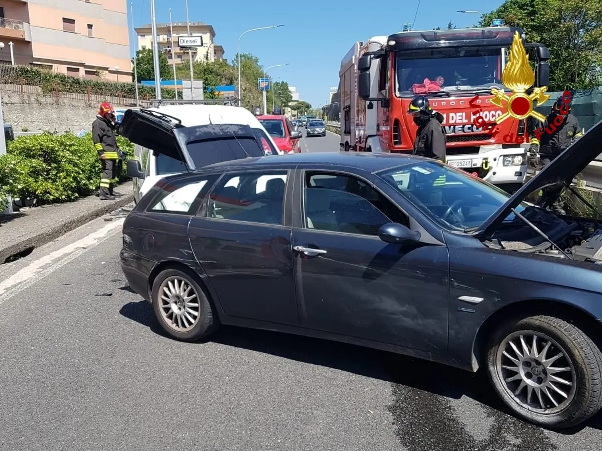 Catanzaro, ancora incidenti su Viale de Filippis intervento dei Vvf