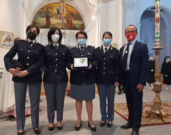 Lamezia Terme: il premio “mamma dell’anno” al Commissario Maria Gaetana Ventriglia.