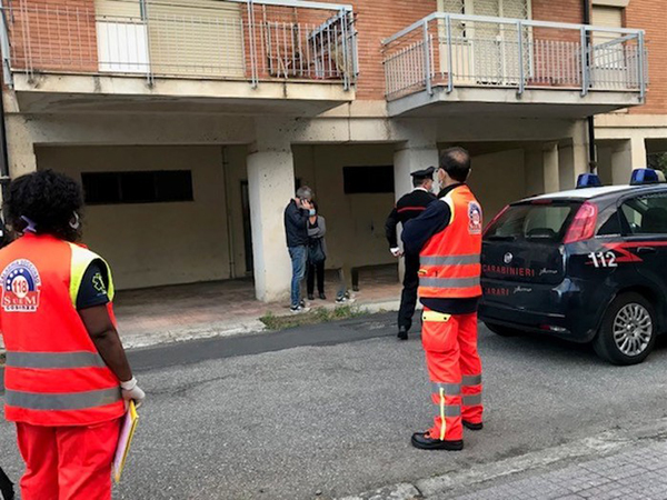 Suicidio-Omicidio. Donna trovata morta a Cosenza, si pensa a omicidio