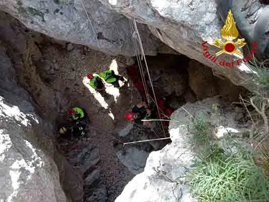 Vigili del Fuoco. Corso di formazione speleo alpino fluviale (SAF avanzato) (Foto e Video)