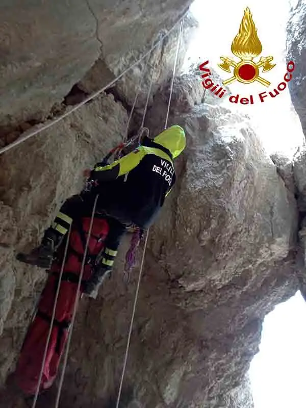 Vigili del Fuoco. Corso di formazione speleo alpino fluviale (SAF avanzato) (Foto e Video)