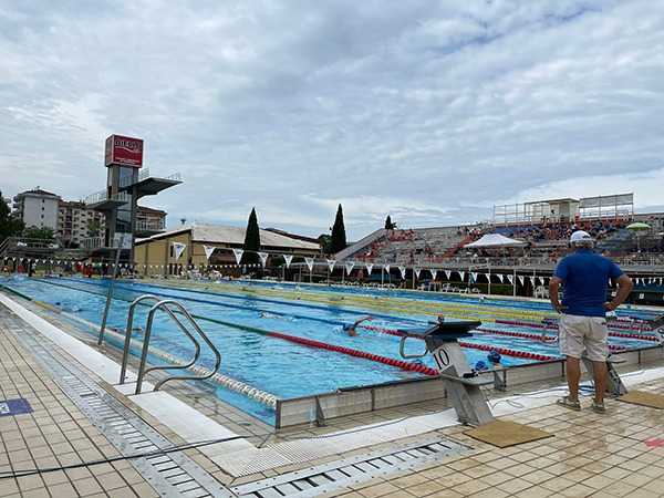 In pieno svolgimento il XVIII meeting "Citta di Cosenza" nella piscina comunale (con foto)