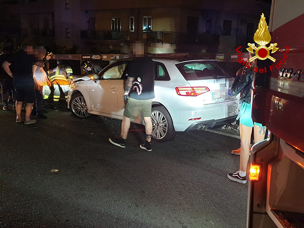 Incidenti stradali: Catanzaro auto impatta contro il guardrail. Intervento dei Vvf