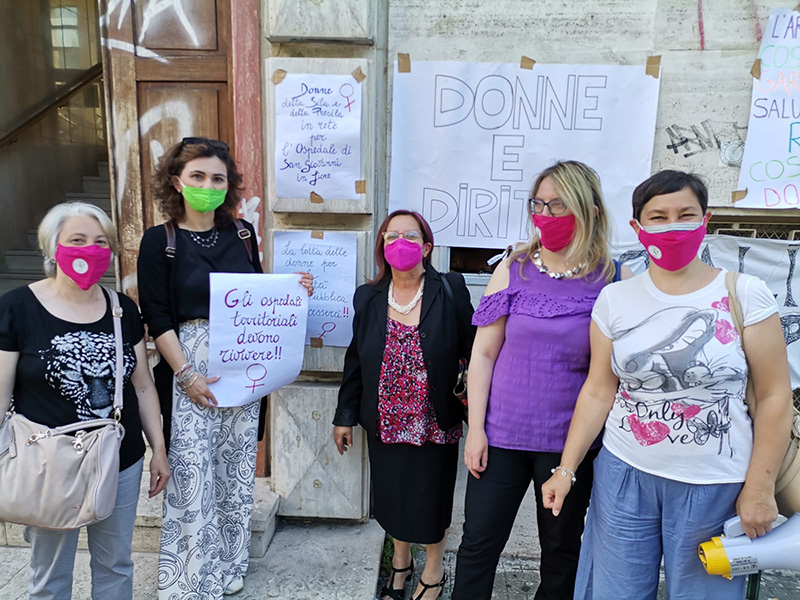 Donne e Diritti. Protesta all'ASP di Cosenza e all'Ospedale di Sa Giovanni in Fiore.