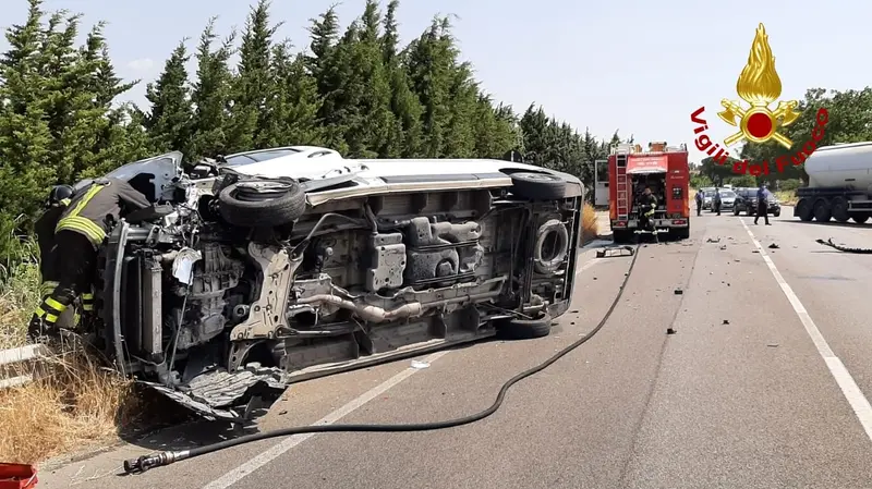 Incidenti stradali. Catanzaro, SS106 Scontro tra un furgone e un'auto bilancio due feriti