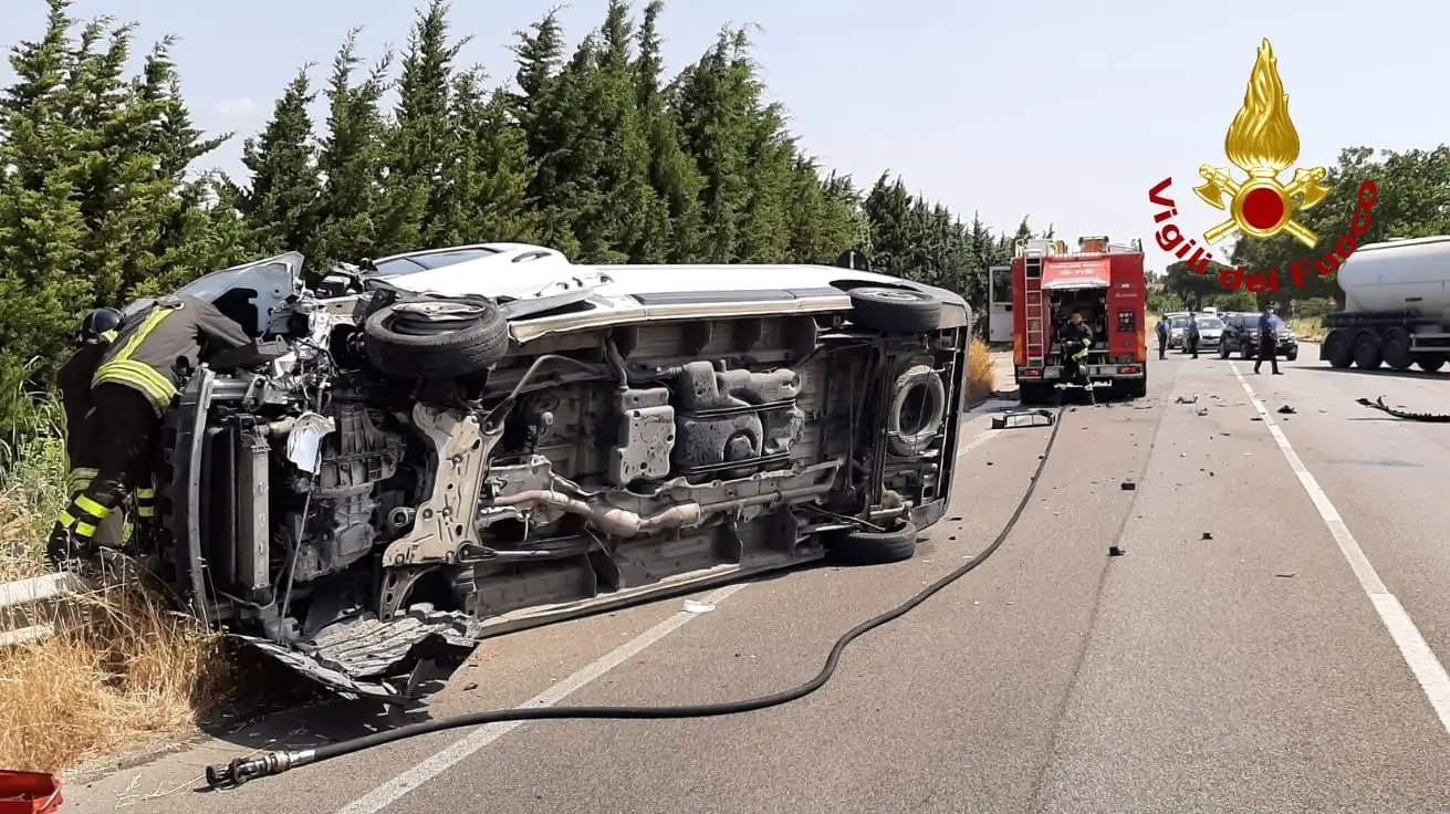 Incidenti stradali. Catanzaro, SS106 Scontro tra un furgone e un'auto bilancio due feriti