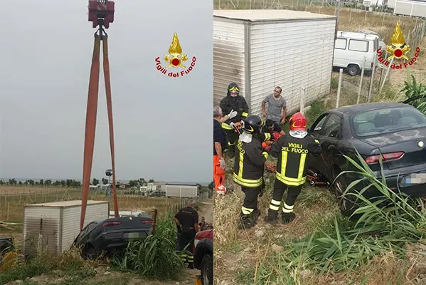 Crotone, Conducente travolto e schiacciato dalla propria auto è deceduto. Intervento dei Vvf