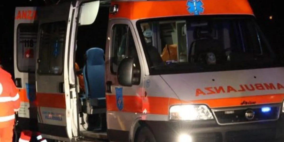 Incidenti stradali: A2, scontro tir e 2 auto, bilancio due morti, illesi due bambini