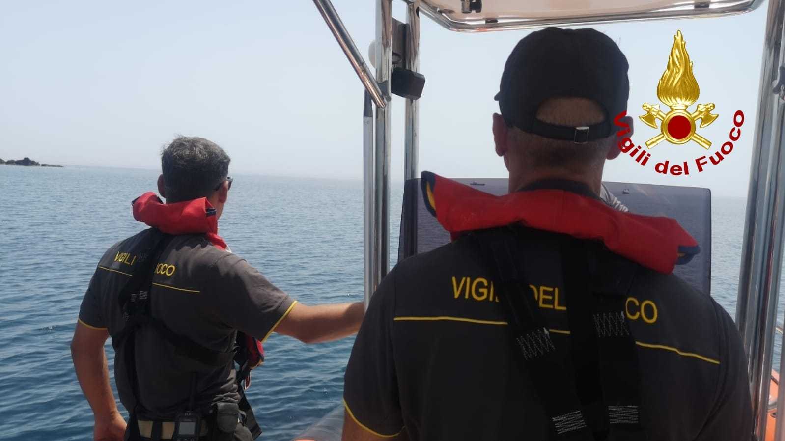 Sommozzatore dispersa in mare a Capocolonna, sul posto varie unità dei Vvf