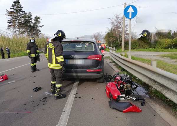 Incidenti stradali: scontro auto-moto, muore giovane centauro. E' accaduto a Lamezia Terme.