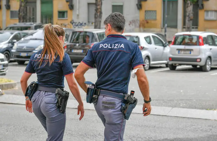 Maltratta figli credendo vicina la fine del mondo, arrestato