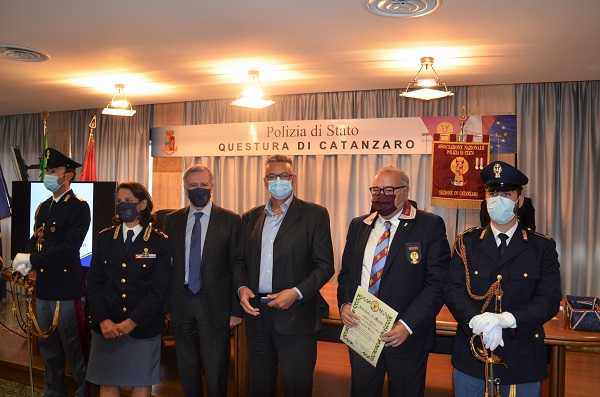 Catanzaro: consegnate medaglie di commiato a personale della #PoliziadiStato collocato in quiescenza
