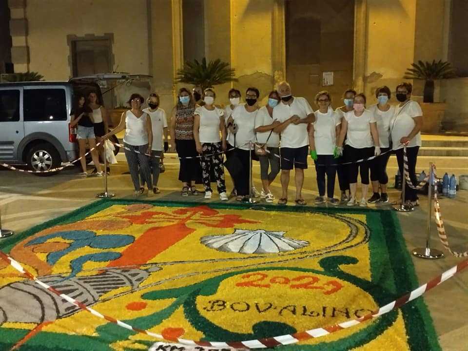 Bovalino: realizzato il “tappeto” dedicato al cammino dell’Apostolo Santiago de Compostela!