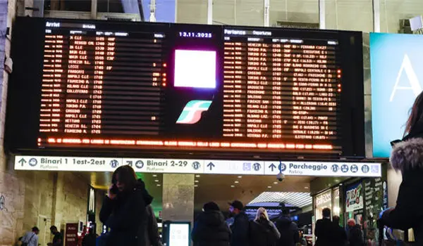 Caos ferroviario in Italia dopo un investimento in Calabria: ritardi record e migliaia di passeggeri bloccati