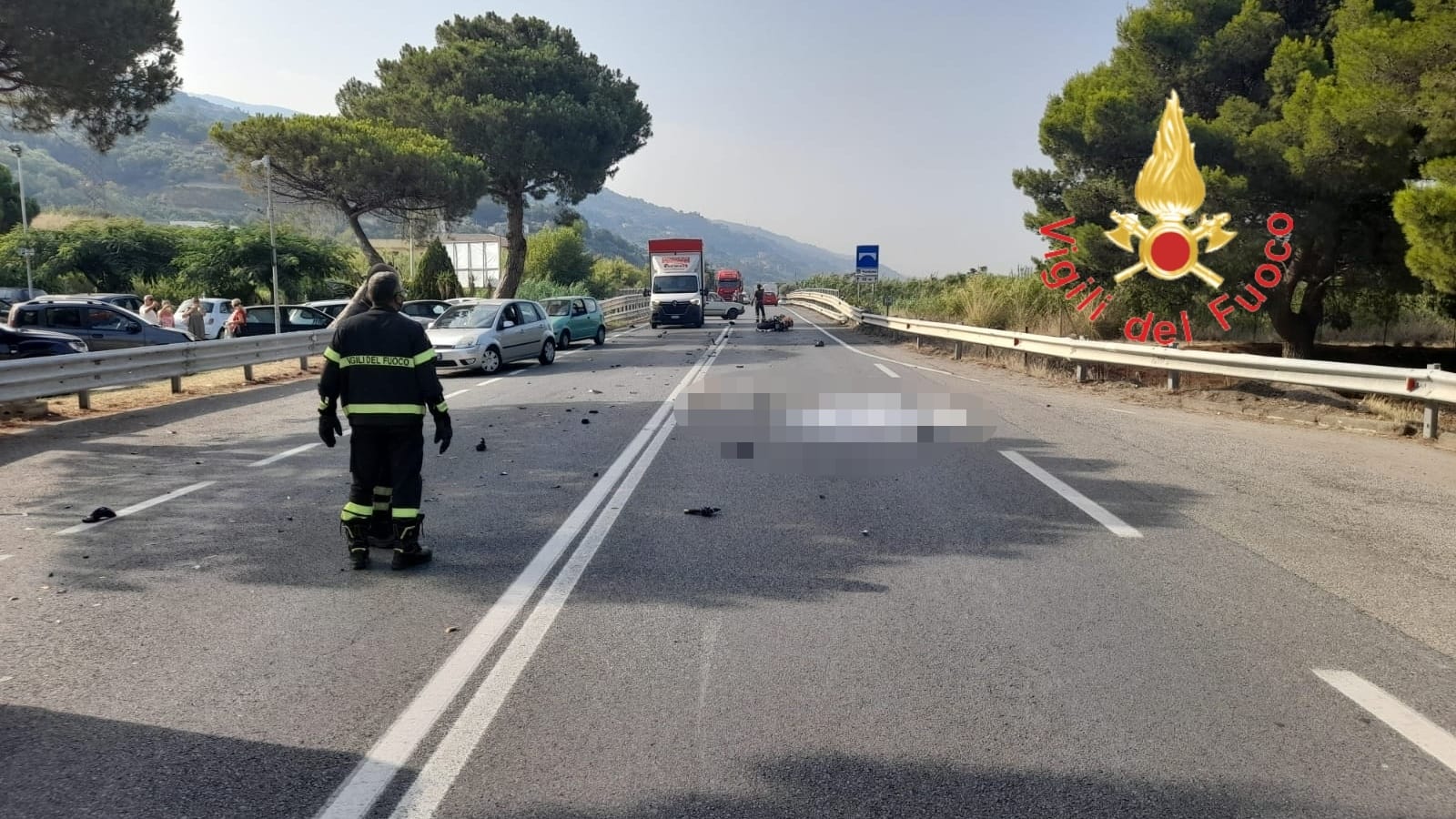 Incidenti stradali. SS18 Morto centauro. Scontro Moto-Furgone intervento dei Vvf