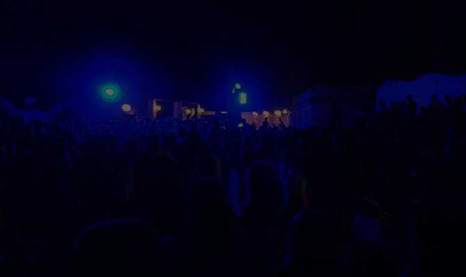 Blitz della Polizia in un noto locale di Copanello, serata con DJ e persone intenti a ballare