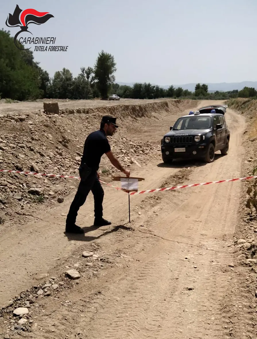 Furto di inerti dal Fiume Crati: due persone arrestate