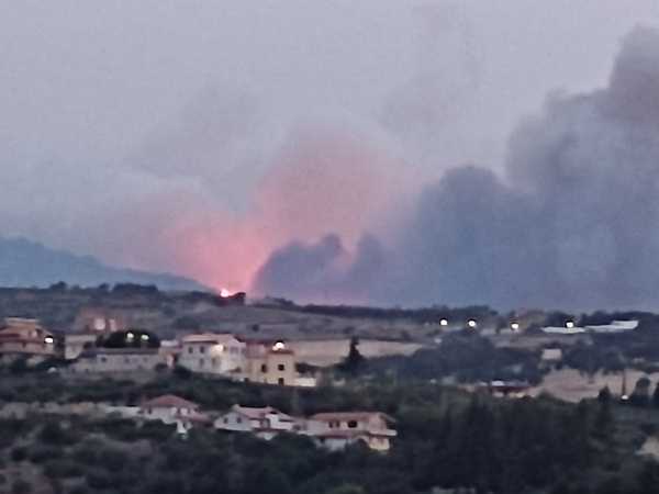 Incendi: ripartito il rogo in pineta a Catanzaro. Fiamme anche santuario Aspromonte