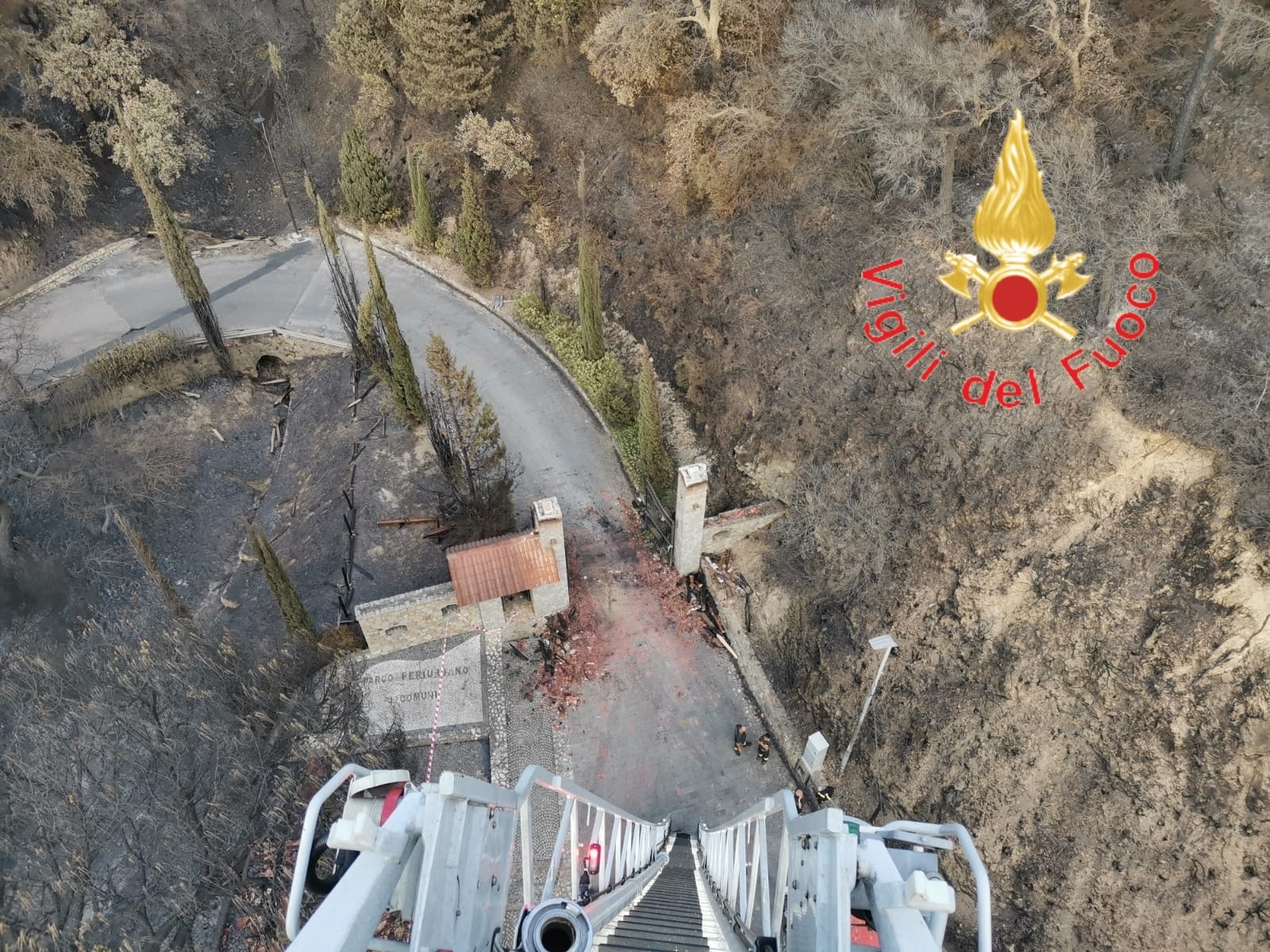 Vvf. Emergenza incendi boschivi (aggiornamento) Foto e Video