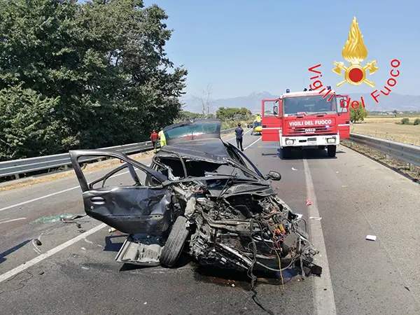 Strada della Morte. SS106 incidente frontale, bilancio morti tre 20enni intervento dei Vvf