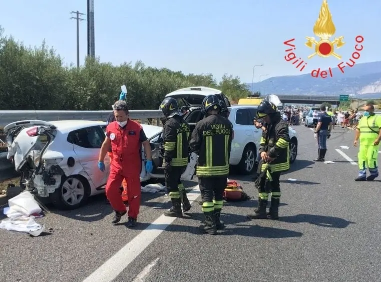 Incidenti stradali: SS106 le vittime tornavano da Centro commerciale