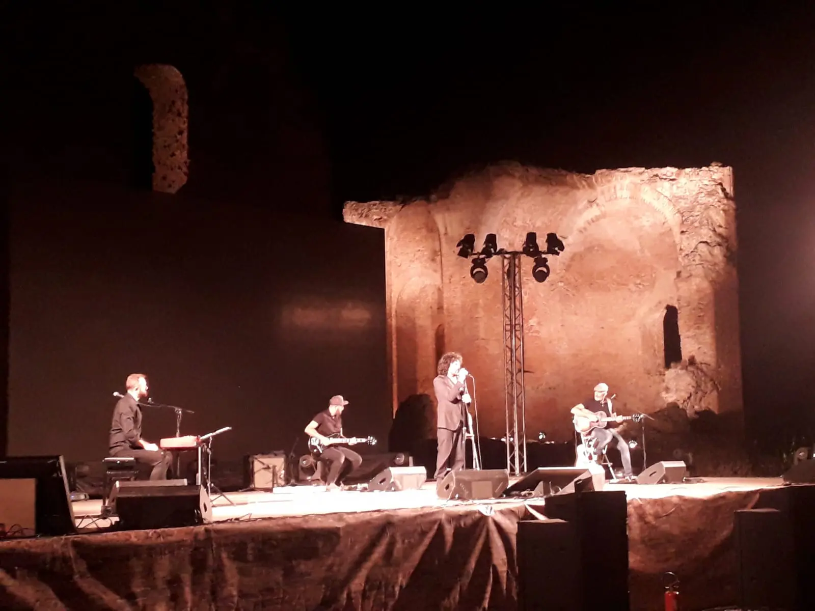 Catanzaro. Solidarietà in musica e parole con la quarta edizione di “ARTISTI IN CORSIA” Foto-Video