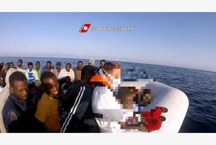 Migranti: nave Msf ad Augusta, raffica di sbarchi