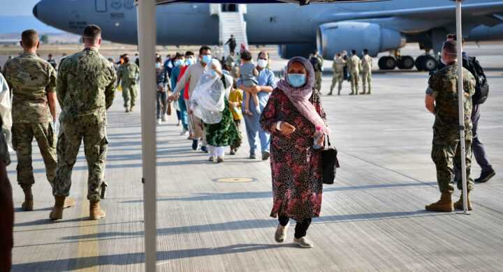 Terrorismo e piano evacuazione da Kabul, 007 in campo. Salvati finora 3.350 afghani