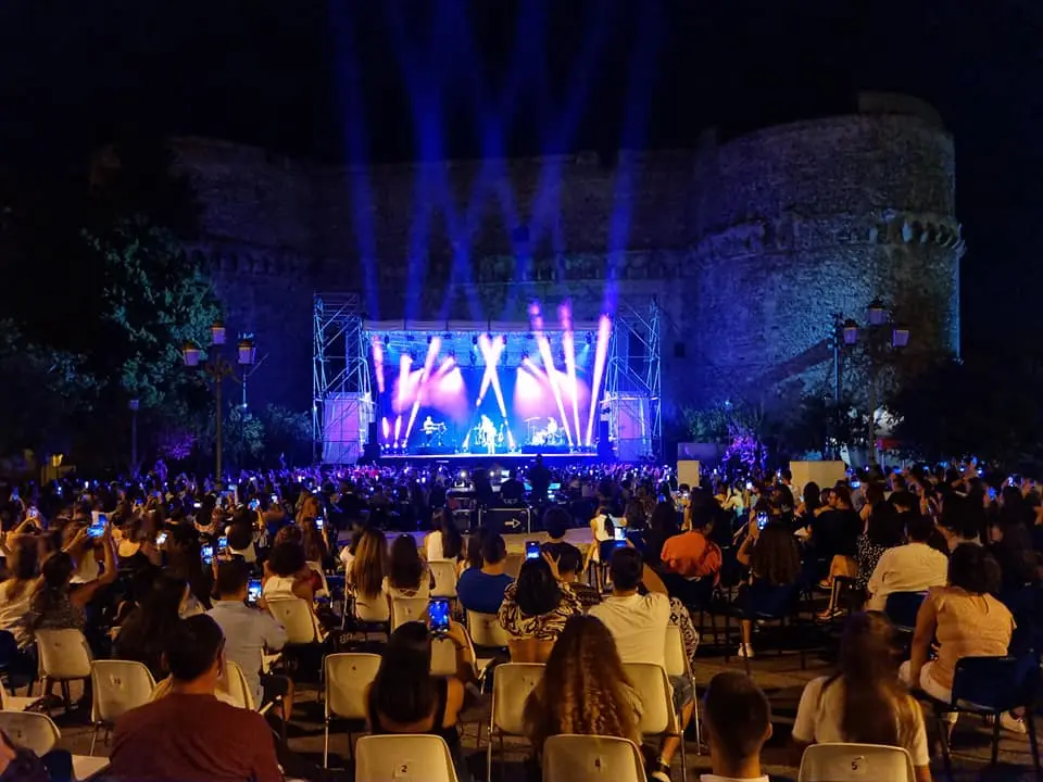 Aiello sold out anche a Reggio!  e domani sera in Piazza Castello arriva  Francesca Michielin