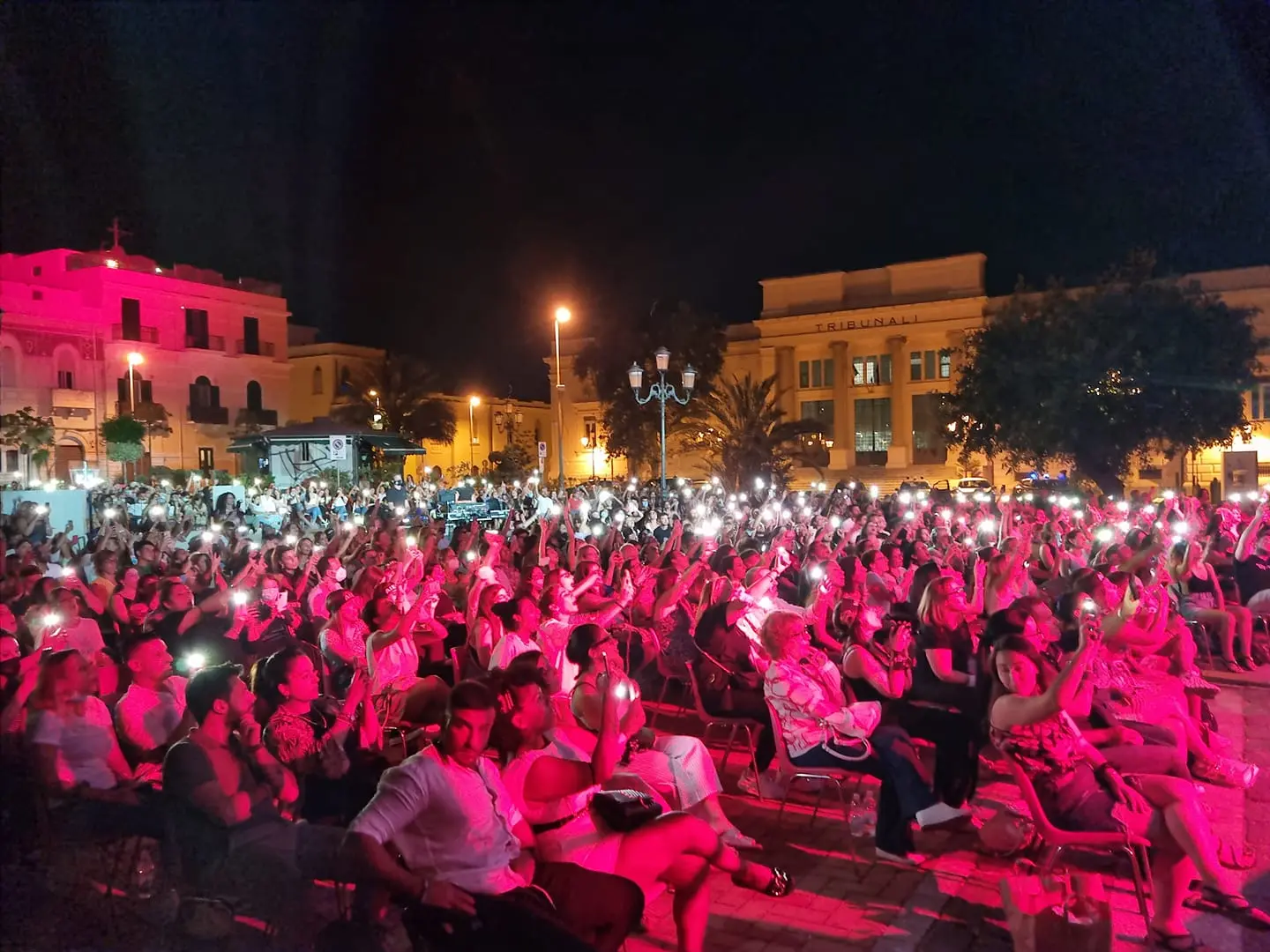 Aiello sold out anche a Reggio!  e domani sera in Piazza Castello arriva  Francesca Michielin