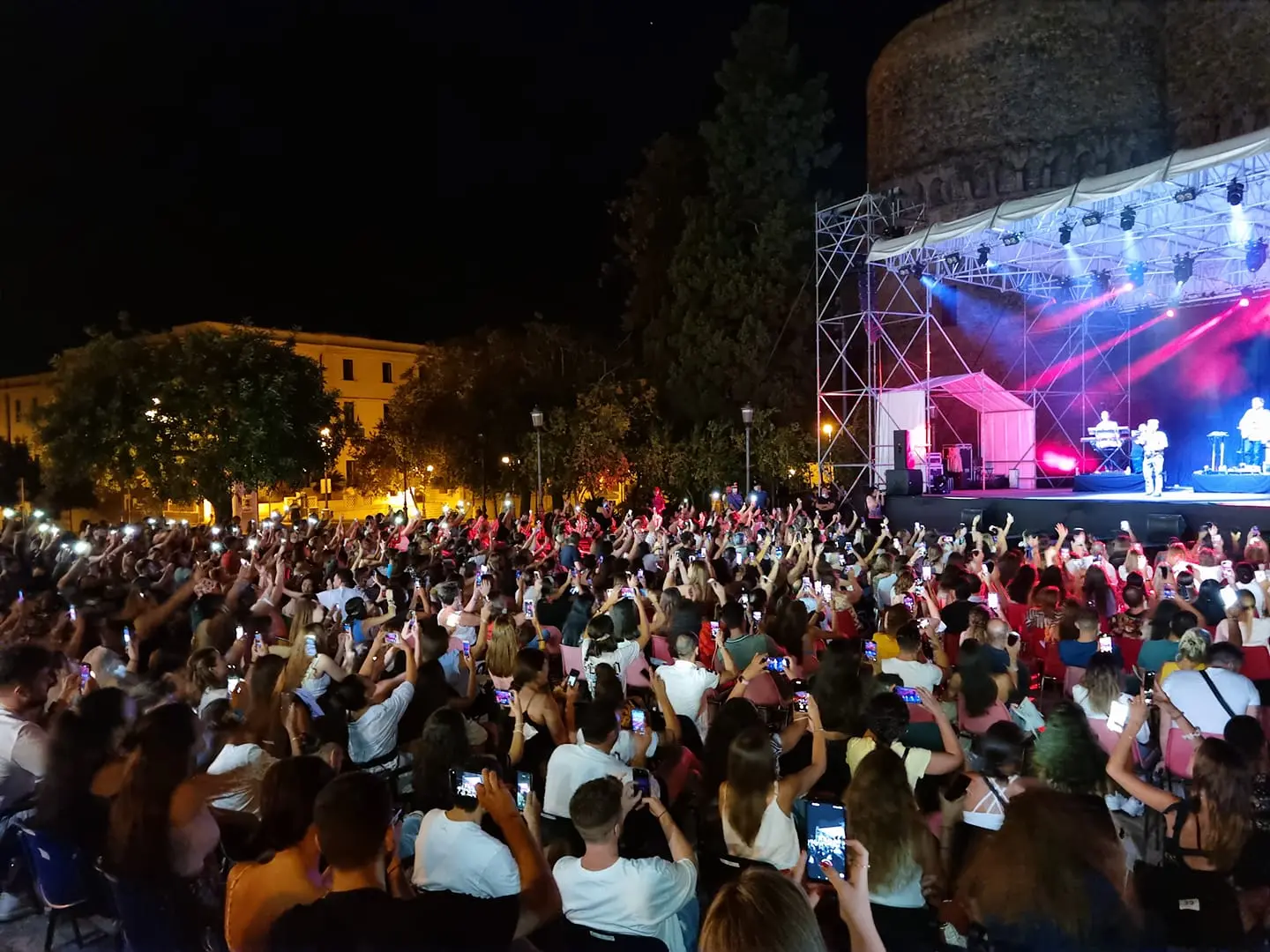 Aiello sold out anche a Reggio!  e domani sera in Piazza Castello arriva  Francesca Michielin