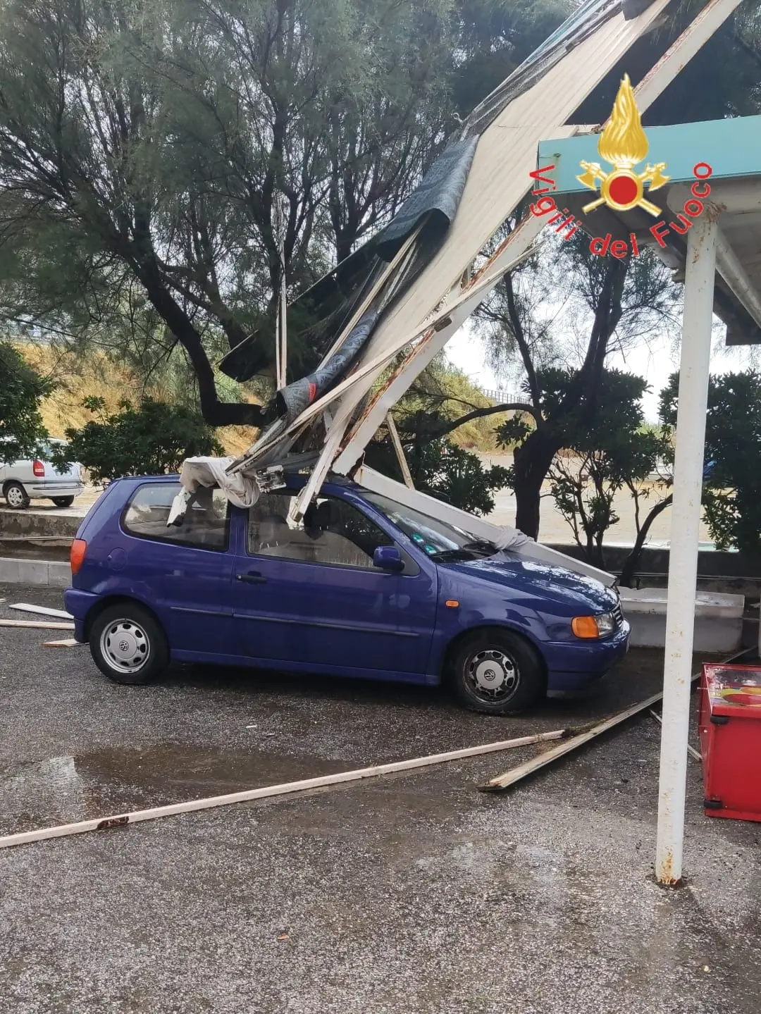 Maltempo. Tempesta di vento si abbatte su Falerna Marina sul posto i Vvf. Foto