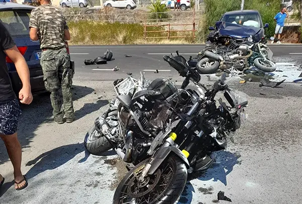 Scontro tra auto e 2 moto SS106, morta anche moglie carabiniere